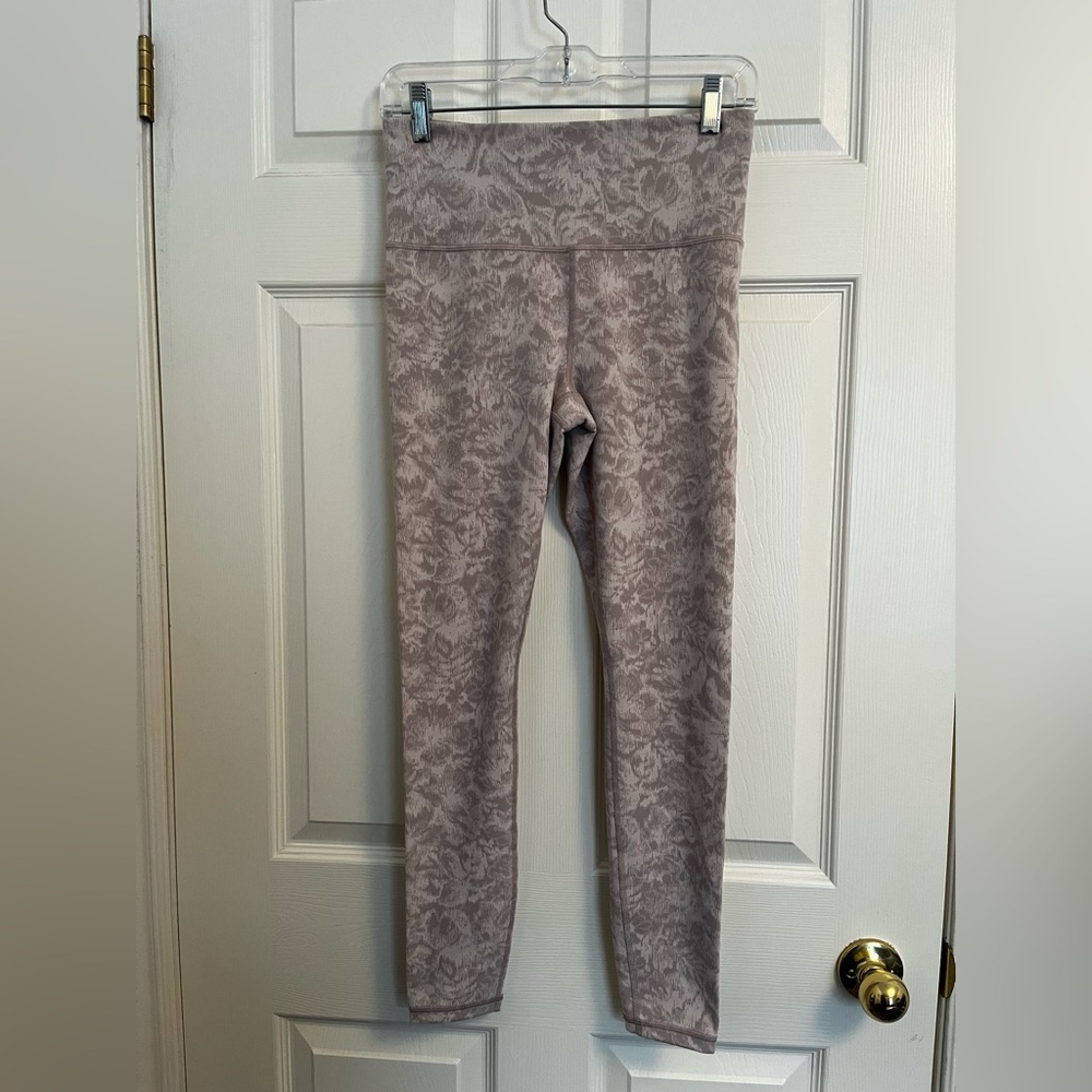 Athleta Elation Textured Tights Size Medium Leggings Taupe Pink